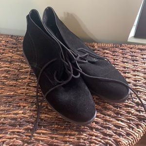 Lucky Brand 8 lace up ankle booties practically new!